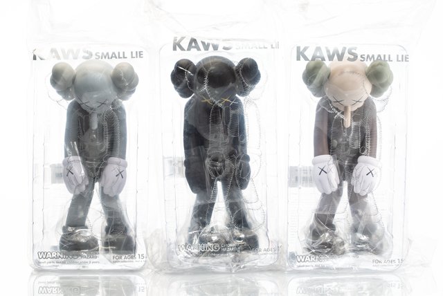 KAWS, ‘Small Lie, set of three’, 2017, Sculpture, Painted cast vinyl, Heritage Auctions