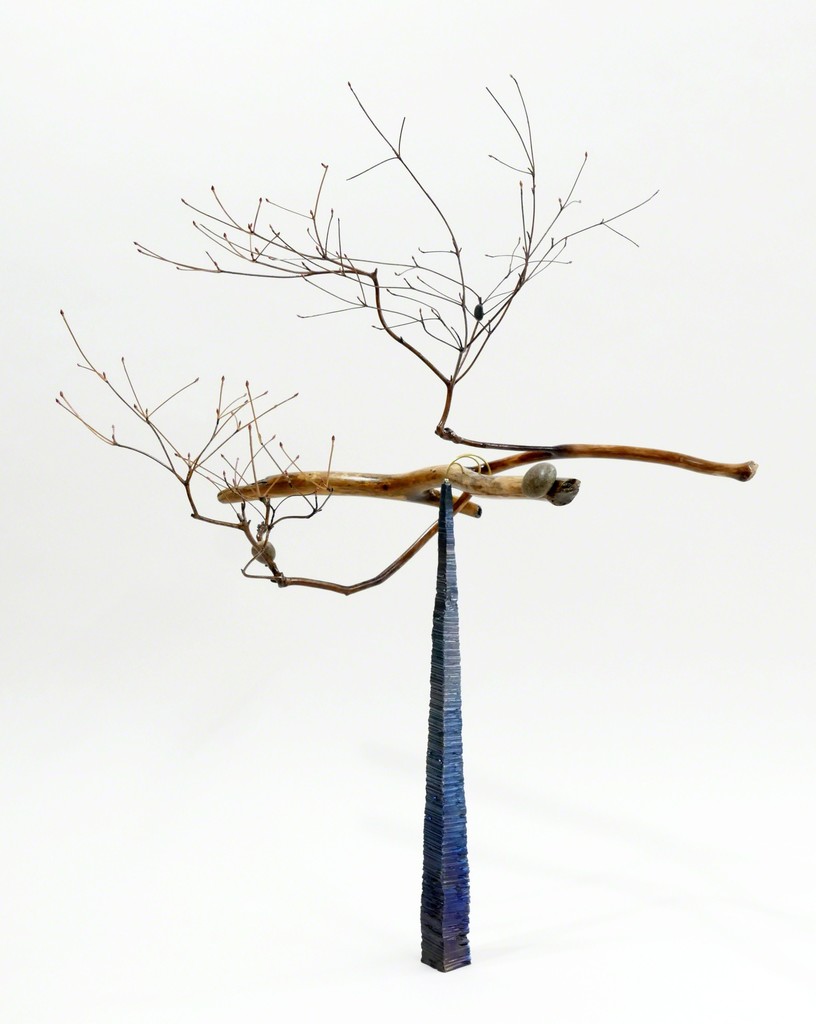 Yoichi Takada "Floating wood Ⅲ" 2016
2016 driftwood, enkianthus, pebble, iron, marble, brass, lead
H61xW44.5xD45.5cm Yoichi Takada "Floating wood Ⅲ" 2016
2016 driftwood, enkianthus, pebble, iron, marble, brass, lead
H61xW44.5xD45.5cm