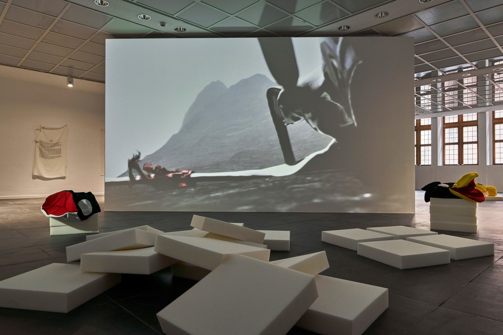 Bertrand Flanet, Installationview Frankfurter Kunstverein 2019, Photo: Norbert Miguletz, © Frankfurter Kunstverein Bertrand Flanet, Installationview Frankfurter Kunstverein 2019, Photo: Norbert Miguletz, © Frankfurter Kunstverein