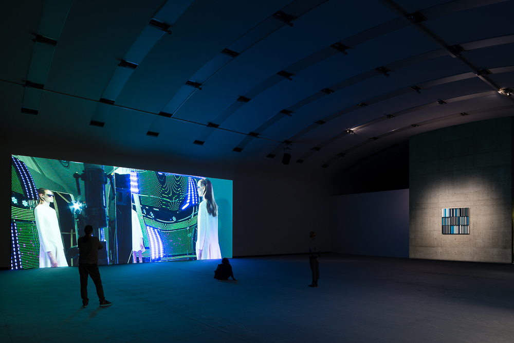 Installation view: Sarah Morris. Falls Never Breaks, Kunsthalle Wien 2016, © Photo: Jorit Aust Installation view: Sarah Morris. Falls Never Breaks, Kunsthalle Wien 2016, © Photo: Jorit Aust