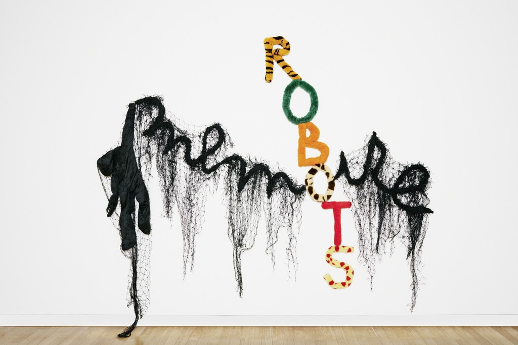 Annette Messager, Mémoire-Robots, 2015, Copyright Christian Kain, Courtesy Fondation Louis Vuitton Annette Messager, Mémoire-Robots, 2015, Copyright Christian Kain, Courtesy Fondation Louis Vuitton