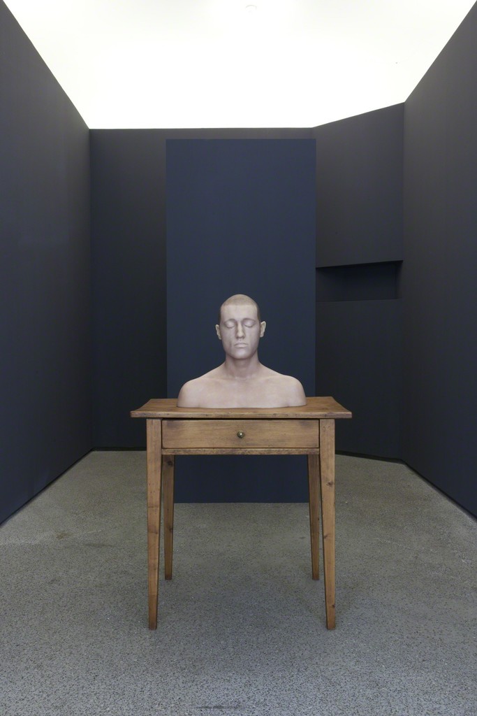 Installation shot of 'Jan' at Straßen-Salon of Semjon Contemporary; photo: Lukas Heibges Installation shot of 'Jan' at Straßen-Salon of Semjon Contemporary; photo: Lukas Heibges