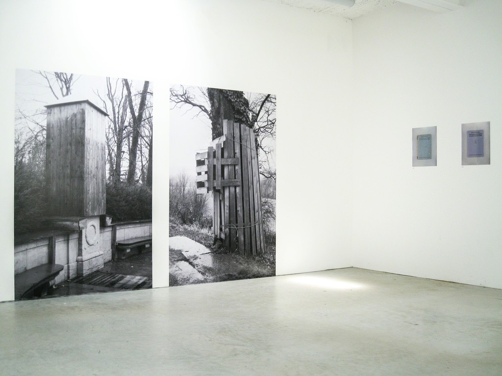 Adam Knight, (left) "everything would change if we waited together", b/w digital photographs on blue backed poster, 2012 | image: ©dasesszimmer Adam Knight, (left) "everything would change if we waited together", b/w digital photographs on blue backed poster, 2012 | image: ©dasesszimmer