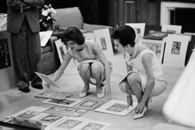 Benno Graziani, ‘Jackie Kennedy and her sister Lee Radziwill during a trip to India.’, 1962, Photography, Archival pigment ink on baryta paper., Galerie XII
