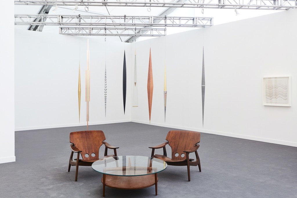 galeria nara roesler -- booth A26 -- frieze new york 2018-- photo Will Wang © courtesy of the artists and galeria nara roesler galeria nara roesler -- booth A26 -- frieze new york 2018-- photo Will Wang © courtesy of the artists and galeria nara roesler