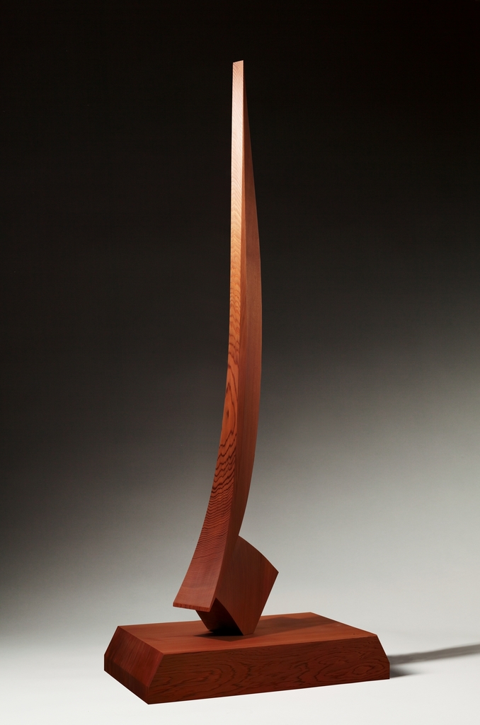 “Yielding Form,” 2018, Cedar, 215×85×50cm, Collection of the artist, ©Sumikawa Kiichi, Photo: Yoshikazu Ezaki “Yielding Form,” 2018, Cedar, 215×85×50cm, Collection of the artist, ©Sumikawa Kiichi, Photo: Yoshikazu Ezaki