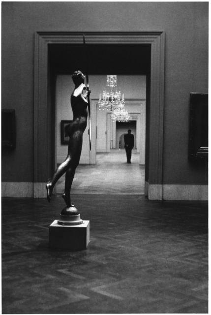 Elliott Erwitt, ‘The Metropolitan Museum of Art, New York’, 1949, Huxley-Parlour