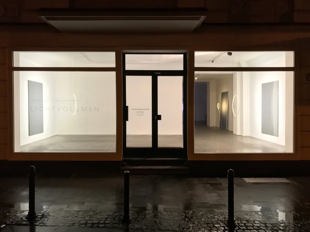 Installation view, Dachroth + Jeschonnek, Lichtvolumen, Engelage & Lieder, 2017 Installation view, Dachroth + Jeschonnek, Lichtvolumen, Engelage & Lieder, 2017