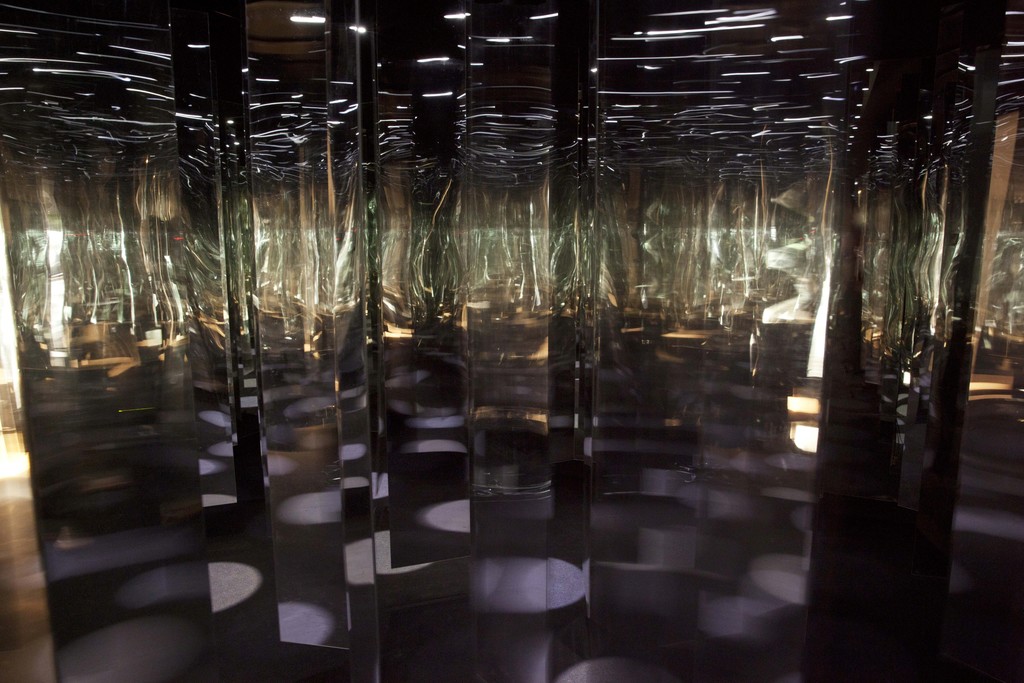 Julio Le Parc, Continuel-lumière cylindre (Continuous Light Cylinder),1962/2013. Courtesy the artist and Galeria Nara Roesler. Julio Le Parc © 2016 Artists Rights Society (ARS), New York / ADAGP, Paris. Photo: Everton Ballardin © Galeria Nara Roesler Julio Le Parc, Continuel-lumière cylindre (Continuous Light Cylinder),1962/2013. Courtesy the artist and Galeria Nara Roesler. Julio Le Parc © 2016 Artists Rights Society (ARS), New York / ADAGP, Paris. Photo: Everton Ballardin © Galeria Nara Roesler