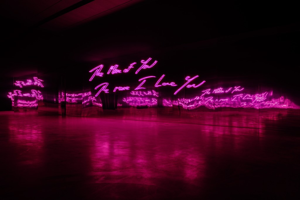Tracey Emin
The more of you the more I love you
2016
Neon (flamingo pink) and mirror / dibond installation Tracey Emin
The more of you the more I love you
2016
Neon (flamingo pink) and mirror / dibond installation