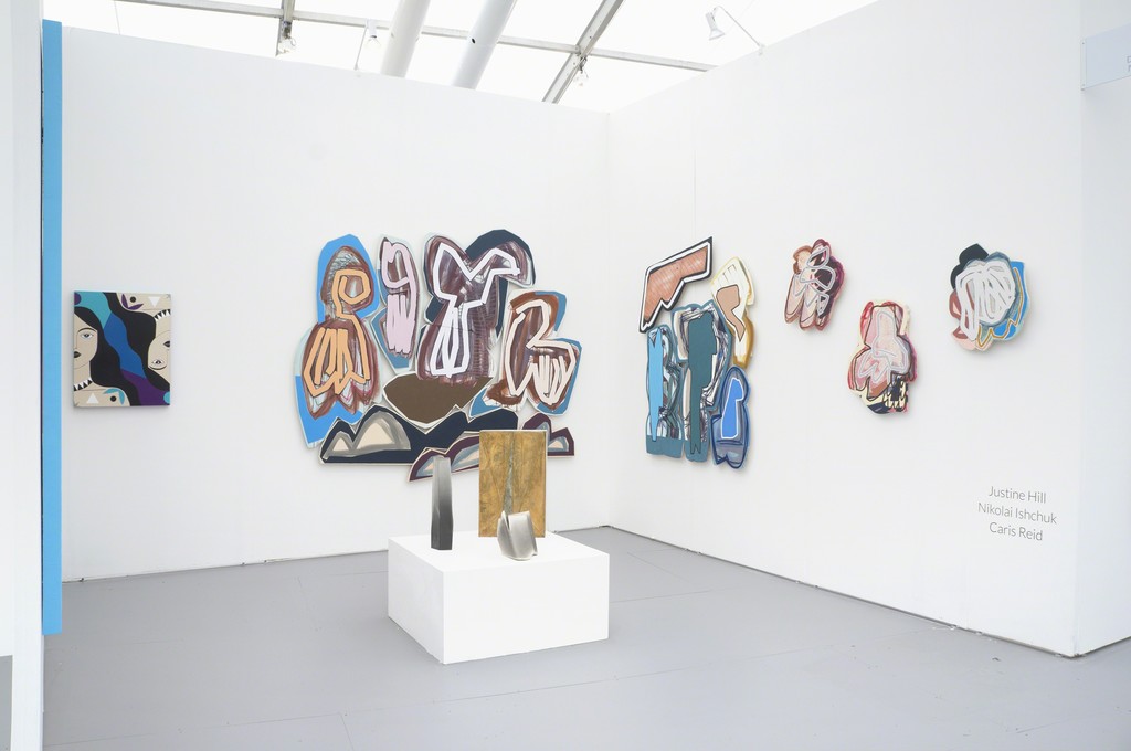 Installation view of booth B6. Caris Reid (paintings left), Justine Hill (paintings right), Nikolai Ishchuk (sculptures). Installation view of booth B6. Caris Reid (paintings left), Justine Hill (paintings right), Nikolai Ishchuk (sculptures).