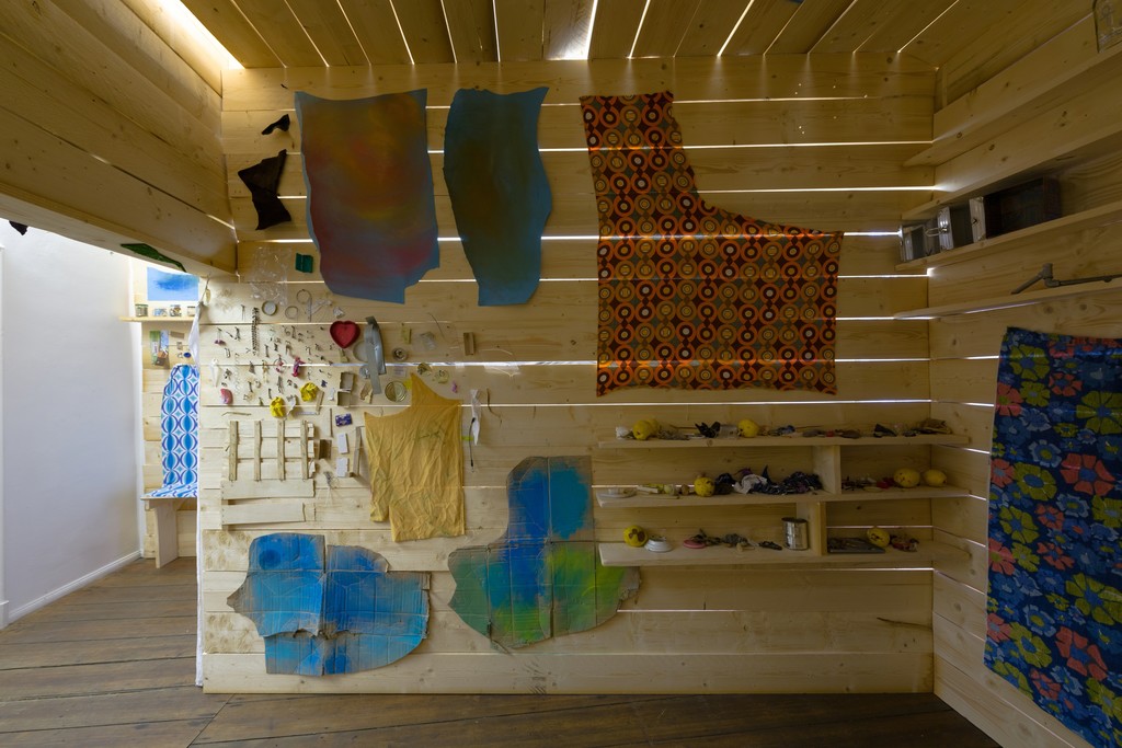 Erinnerungshaus Holzraum
2007-2014, various materials, wood,
310 x 470 x 500 cm Erinnerungshaus Holzraum
2007-2014, various materials, wood,
310 x 470 x 500 cm