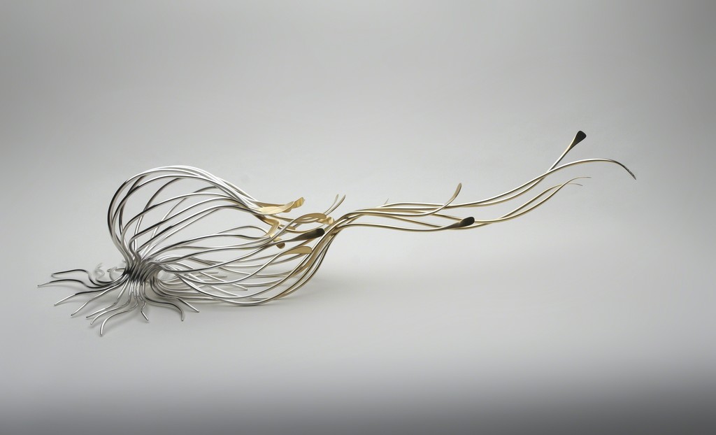 Theresa Nguyen, Green to Gold sterling silver and silver gilt, cedar wood and green gold leaf
H18.5xW 33x L88cm £22,750 Theresa Nguyen, Green to Gold sterling silver and silver gilt, cedar wood and green gold leaf
H18.5xW 33x L88cm £22,750