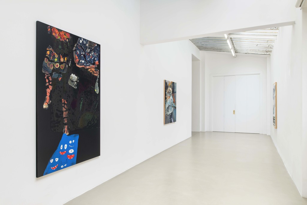 Seth Price, Self As Tube, Galerie Chantal Crousel, Paris (2019). Courtesy of the artist and Galerie Chantal Crousel, Paris. Photo: Martin Argyroglo Seth Price, Self As Tube, Galerie Chantal Crousel, Paris (2019). Courtesy of the artist and Galerie Chantal Crousel, Paris. Photo: Martin Argyroglo
