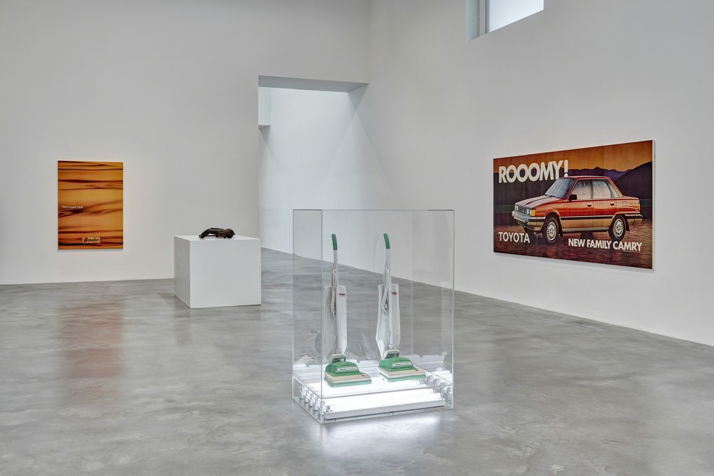 Photo by Prudence Cuming Associates, © Victor Mara Ltd, artwork © Jeff Koons Photo by Prudence Cuming Associates, © Victor Mara Ltd, artwork © Jeff Koons