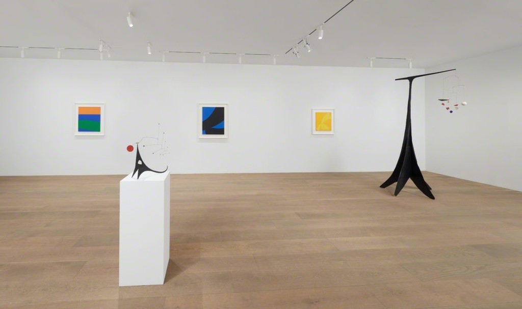 Installation view, Calder / Kelly. Photo: Tom Powel Imaging. All Alexander Calder artworks © 2018 Calder Foundation, New York / Artists Rights Society (ARS), New York. Courtesy Calder Foundation, New York. All Ellsworth Kelly artworks © Ellsworth Kelly Foundation. Courtesy Ellsworth Kelly Studio. Installation view, Calder / Kelly. Photo: Tom Powel Imaging. All Alexander Calder artworks © 2018 Calder Foundation, New York / Artists Rights Society (ARS), New York. Courtesy Calder Foundation, New York. All Ellsworth Kelly artworks © Ellsworth Kelly Foundation. Courtesy Ellsworth Kelly Studio.