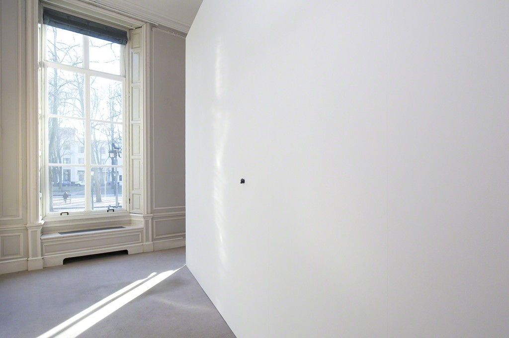 Gabriel Kuri. Flat hole, 2012. Digital print on fabric, wall. 400 x 600 x 27 cm
Gabriel Kuri. Flat hole, 2012. Digital print on fabric, wall. 400 x 600 x 27 cm