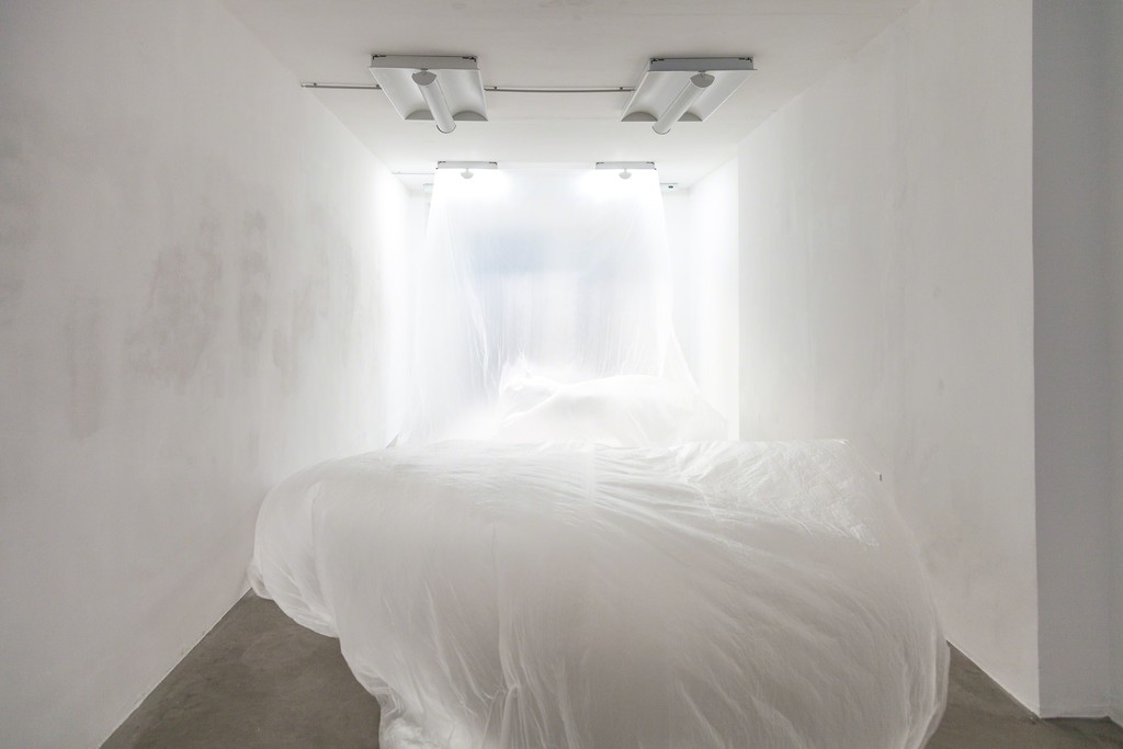 Perrine Lacroix, "Winfried", installation, polyethylen, fan, 2013 | image: ©dasesszimmer Perrine Lacroix, "Winfried", installation, polyethylen, fan, 2013 | image: ©dasesszimmer