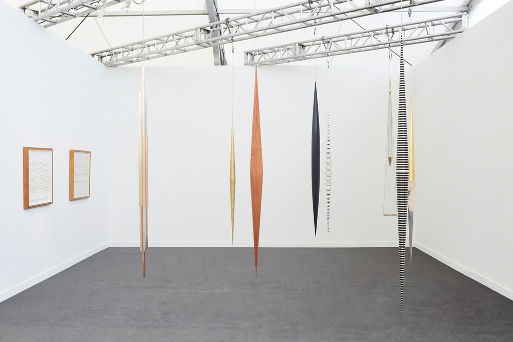 galeria nara roesler -- booth A26 -- frieze new york 2018-- photo Will Wang © courtesy of the artists and galeria nara roesler galeria nara roesler -- booth A26 -- frieze new york 2018-- photo Will Wang © courtesy of the artists and galeria nara roesler