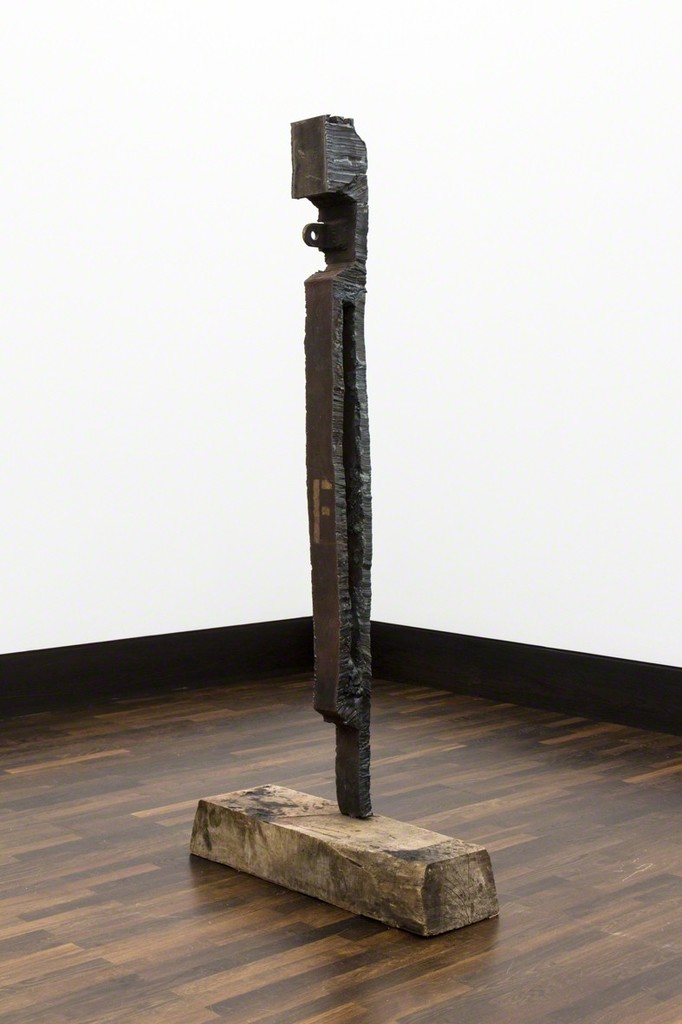 Max Frisinger, ohne Titel (F), 2015, steel, wood, 180 x 82 x 25 cm Max Frisinger, ohne Titel (F), 2015, steel, wood, 180 x 82 x 25 cm