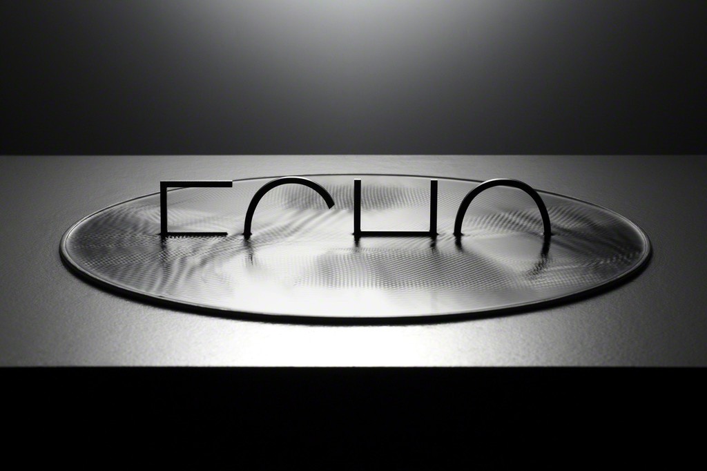 Patrick Csajko & Robin Bucher ECHO
sculpture - water, magnet and light Patrick Csajko & Robin Bucher ECHO
sculpture - water, magnet and light