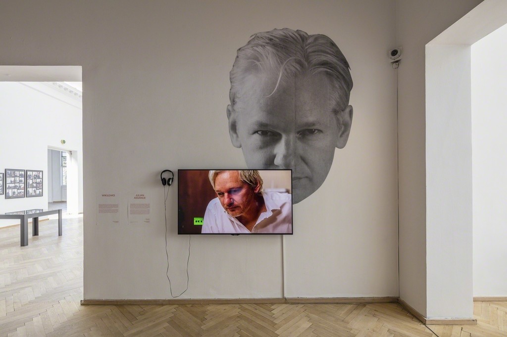 Julian Assange, "The World Tomorrow: Slavoj Zizek & David Horowitz". Video, 28:00 min. Installation view from 'Whistleblowers & Vigilantes, Kunsthal Charlottenborg, 2017. Photo by Anders Sune Berg. Julian Assange, "The World Tomorrow: Slavoj Zizek & David Horowitz". Video, 28:00 min. Installation view from 'Whistleblowers & Vigilantes, Kunsthal Charlottenborg, 2017. Photo by Anders Sune Berg.