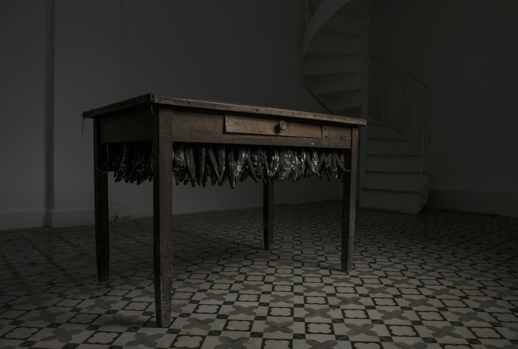 Untitled, 2016
Wooden table, bananas
118cm x 75cm x 80cm
Untitled, 2016
Wooden table, bananas
118cm x 75cm x 80cm