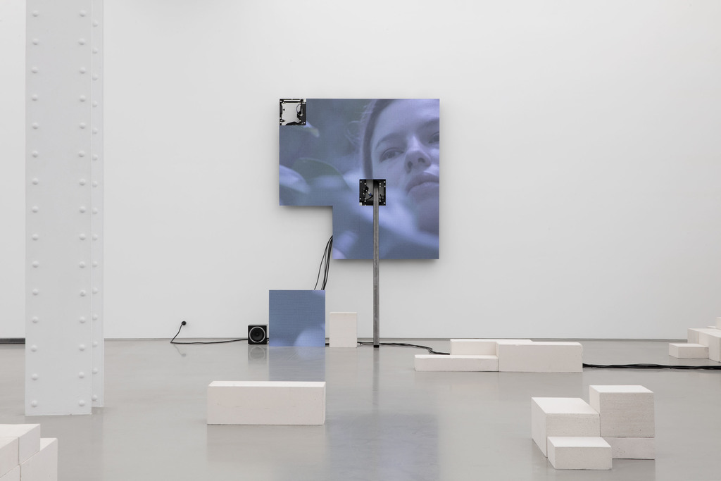 Jesper Just: Corporealités (installation image), 2020. Photo Courtesy of the artist and Perrotin. Jesper Just: Corporealités (installation image), 2020. Photo Courtesy of the artist and Perrotin.