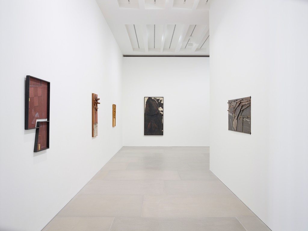 Edward Kienholz, America My Hometown, Installation View, 2018, Copyright Kienholz. Courtesy of BlainSouthern and L.A. Louver, Venice, CA, Photo Peter Mallet Edward Kienholz, America My Hometown, Installation View, 2018, Copyright Kienholz. Courtesy of BlainSouthern and L.A. Louver, Venice, CA, Photo Peter Mallet