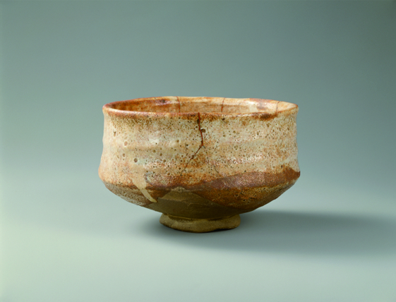 “Shino-style Tea Bowl known as Umegaka (Scent of Plum Blossoms)”
late 16th to early 17th century, ceramic, 8.3cm (height) x 13.5cm (mouth diameter) x 3.8cm (base diameter)
Collection of the Gotoh Museum
Photo by Meikyo Katsuo
Exhibition period: July 13-August 7,2019 “Shino-style Tea Bowl known as Umegaka (Scent of Plum Blossoms)”
late 16th to early 17th century, ceramic, 8.3cm (height) x 13.5cm (mouth diameter) x 3.8cm (base diameter)
Collection of the Gotoh Museum
Photo by Meikyo Katsuo
Exhibition period: July 13-August 7,2019