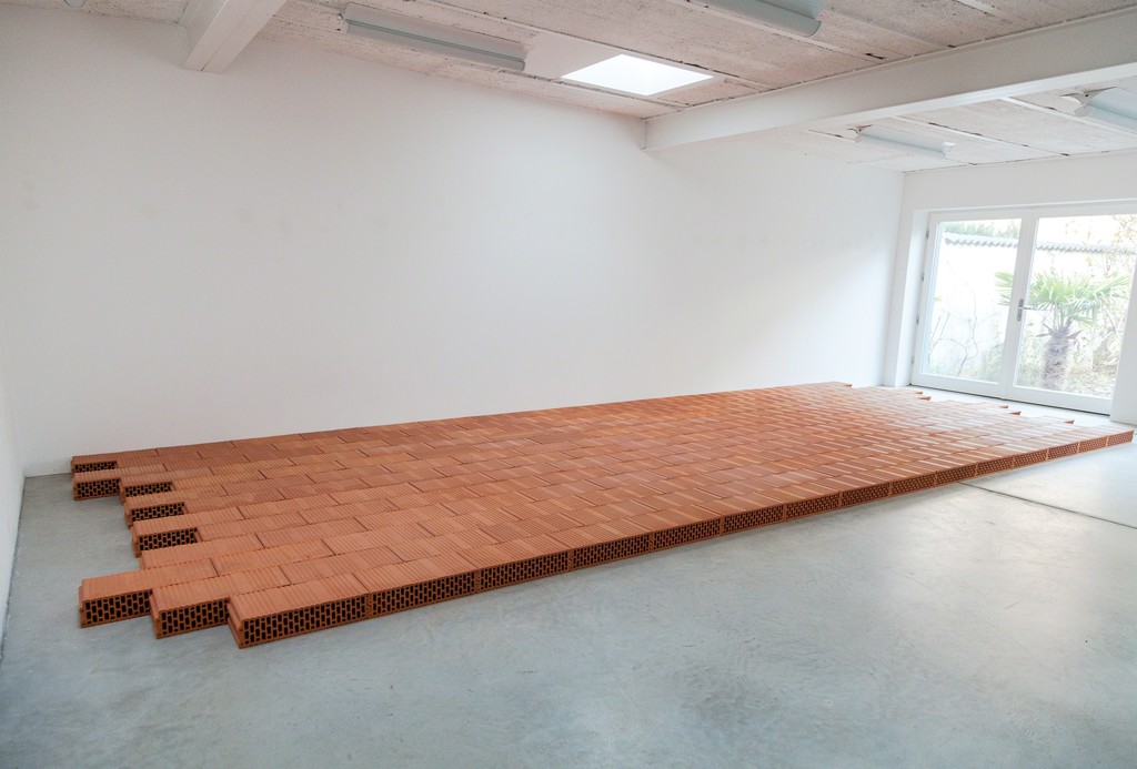 Perrine Lacroix, "Mauer #2", 200 bricks, 2013 | image: ©dasesszimmer Perrine Lacroix, "Mauer #2", 200 bricks, 2013 | image: ©dasesszimmer