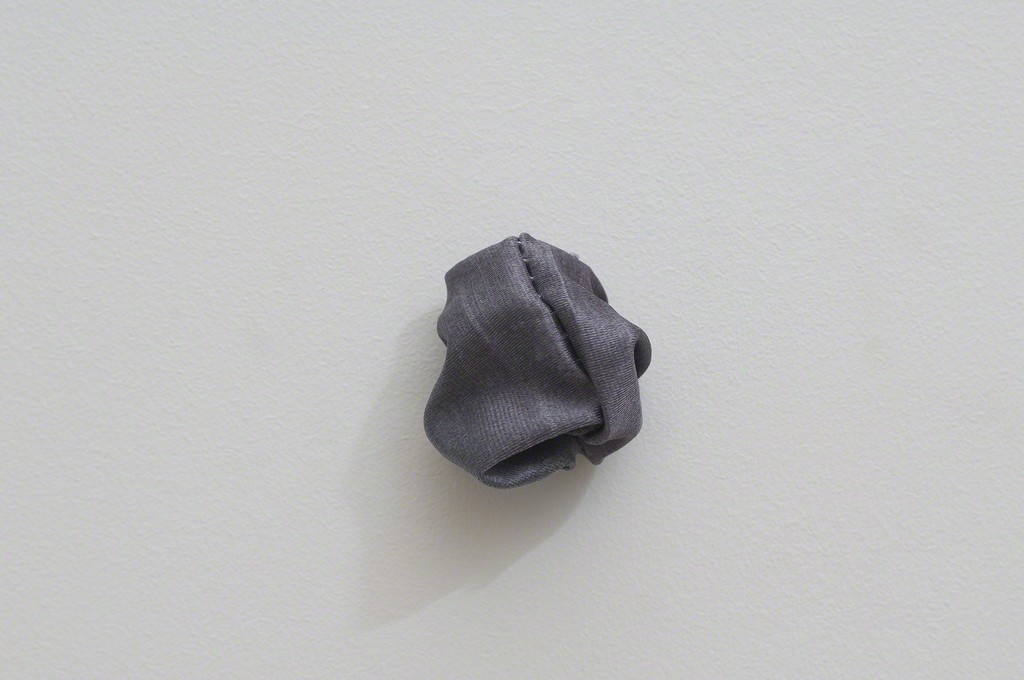 Gabriel Kuri. Flat hole, 2012. Digital print on fabric, wall. 400 x 600 x 27 cm
Gabriel Kuri. Flat hole, 2012. Digital print on fabric, wall. 400 x 600 x 27 cm