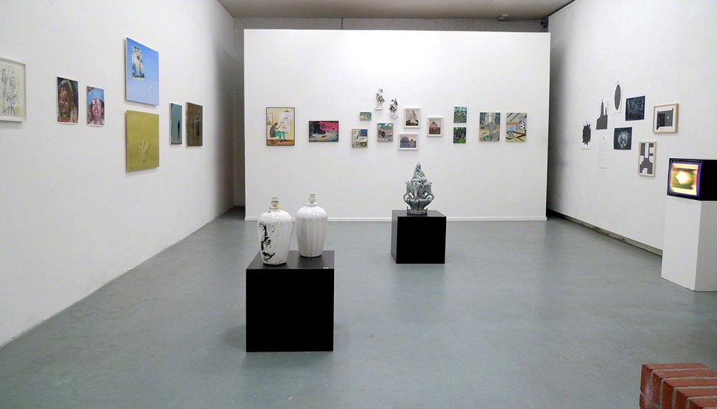 Overview of backroom with on the pedestals two painted vases by Nare Eloyan and one ceramic sculpture by Elmar Trenkwalder Overview of backroom with on the pedestals two painted vases by Nare Eloyan and one ceramic sculpture by Elmar Trenkwalder