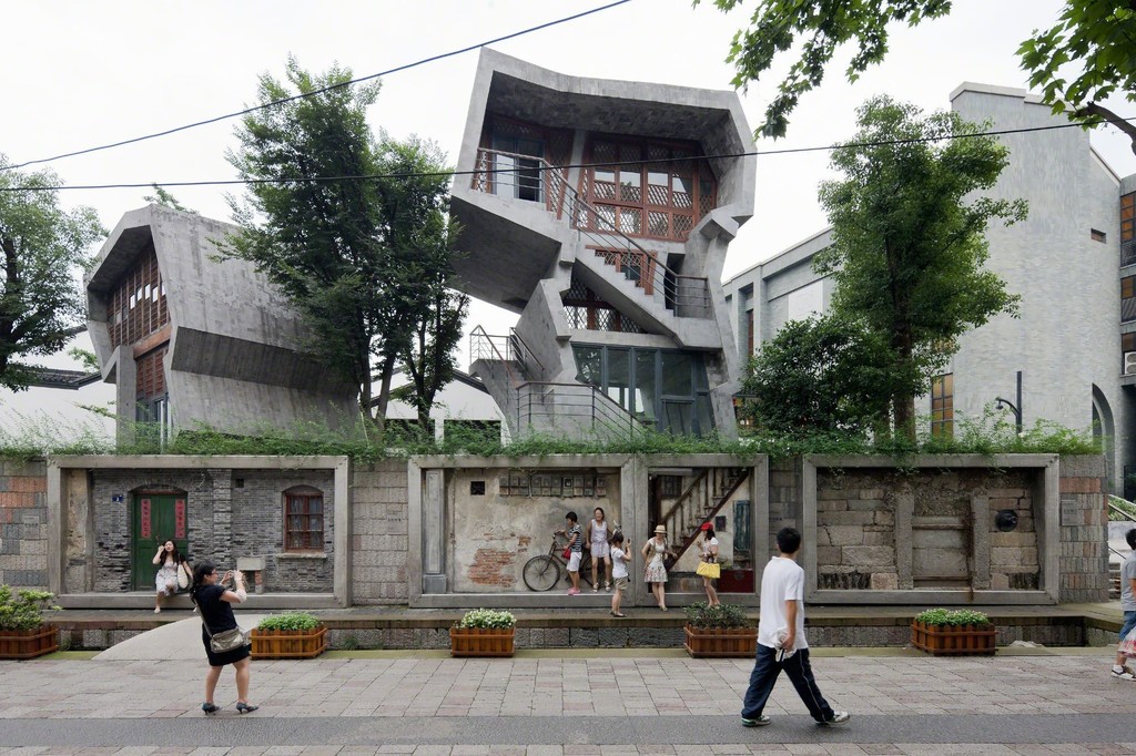 Arkitekturens Værksteder
Wang Shu - Amatuer Architecture Studio
09.02 - 30.04 2017
Amateur Architecture Studio
Zhongshan Road renoveringsprojekt, Hangzhou, 2009
Photo: Iwan Baan
Arkitekturens Værksteder
Wang Shu - Amatuer Architecture Studio
09.02 - 30.04 2017
Amateur Architecture Studio
Zhongshan Road renoveringsprojekt, Hangzhou, 2009
Photo: Iwan Baan