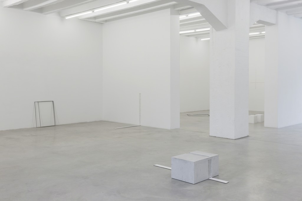 Marcius Galan, Fernanda Gomes, Goran Petercol: Site, Specific, Objects, exhibition view, Galerija Gregor Podnar, Berlin, 2015 Marcius Galan, Fernanda Gomes, Goran Petercol: Site, Specific, Objects, exhibition view, Galerija Gregor Podnar, Berlin, 2015