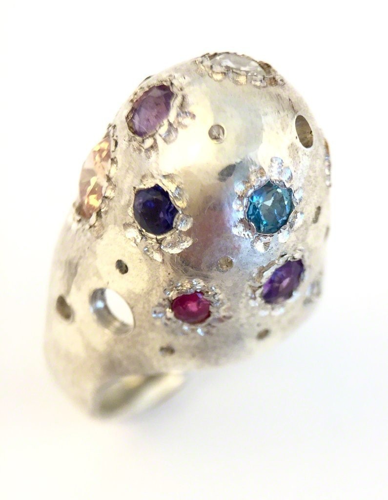 Alexandre Bergeron
Cabochon troué ring with sterling silver, zircon, amethyst, green onyx, topaz, ruby and sapphires Alexandre Bergeron
Cabochon troué ring with sterling silver, zircon, amethyst, green onyx, topaz, ruby and sapphires