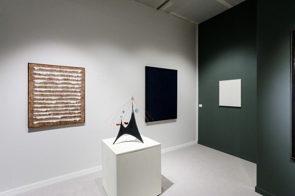 Tina Kim Gallery at TEFAF NY Spring 2018. Photo copyright Charles Roussel and Ocula Tina Kim Gallery at TEFAF NY Spring 2018. Photo copyright Charles Roussel and Ocula