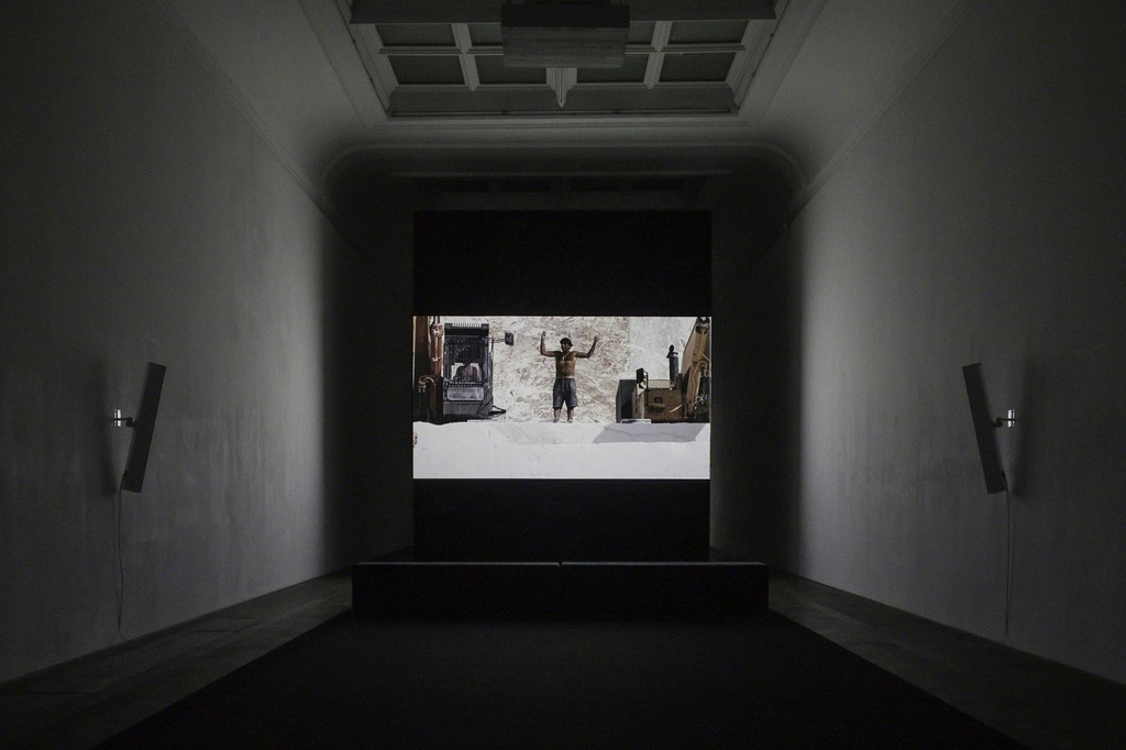 Yuri Ancarani, installation view, "Sculture," view on "Il Capo," 2010, Kunsthalle Basel, 2018.
Photo: Nicolas Gysin / Kunsthalle Basel
Yuri Ancarani, installation view, "Sculture," view on "Il Capo," 2010, Kunsthalle Basel, 2018.
Photo: Nicolas Gysin / Kunsthalle Basel