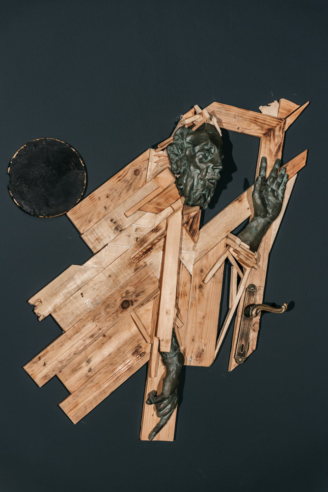 Gabriele Mosti
FRAGMENTS OF ONE PIECE
Materials: terra cotta, wood
Dimensions: 80x90 cm Gabriele Mosti
FRAGMENTS OF ONE PIECE
Materials: terra cotta, wood
Dimensions: 80x90 cm