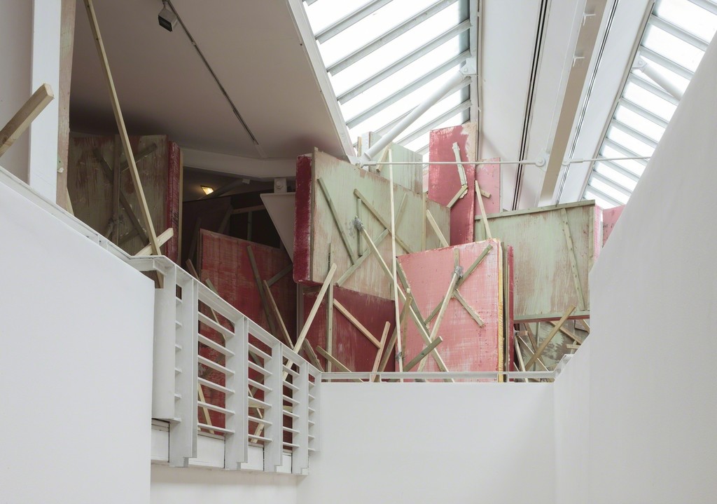 Phyllida Barlow, untitled: blockade, 2015
Installation view: set, The Fruitmarket Gallery, Edinburgh, 2015
Courtesy the artist and Hauser & Wirth
Photo: Ruth Clark Phyllida Barlow, untitled: blockade, 2015
Installation view: set, The Fruitmarket Gallery, Edinburgh, 2015
Courtesy the artist and Hauser & Wirth
Photo: Ruth Clark