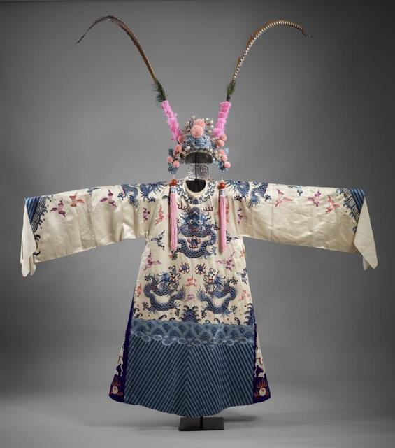 ‘Court General Robe with dragon motifs and headdress with Reeves's pheasant feathers’, Early 19th century, Musée national des arts asiatiques - Guimet