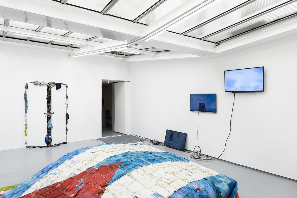 Exhibition view: "Cauling All My Contemporaries... (To Come Burst My Bubble)", solo show by GRAHAM WILSON. © Photo: Grégory Copitet / Courtesy of the artist and Valentin, Paris. Exhibition view: "Cauling All My Contemporaries... (To Come Burst My Bubble)", solo show by GRAHAM WILSON. © Photo: Grégory Copitet / Courtesy of the artist and Valentin, Paris.