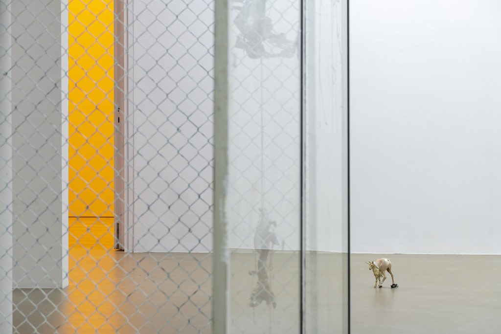 David Douard, O’DA’OLDBORIN’GOLD, installation view at Galerie Chantal Crousel, Paris (2019). Photo : Martin Argyroglo David Douard, O’DA’OLDBORIN’GOLD, installation view at Galerie Chantal Crousel, Paris (2019). Photo : Martin Argyroglo