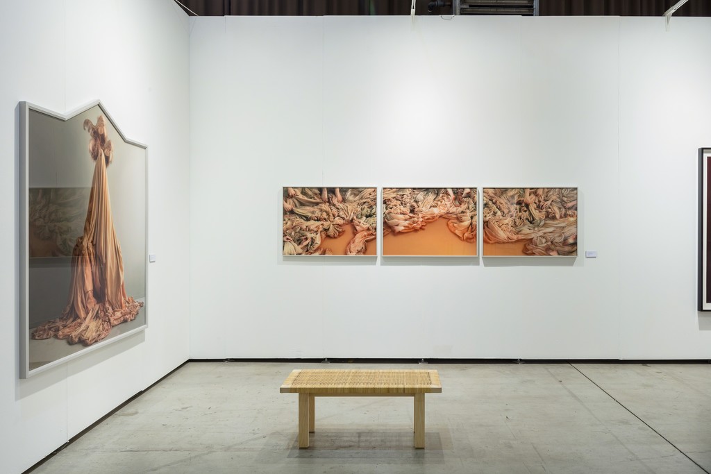 Installation view, duo presentation with Lovisa Ringborg and Fredrik Söderberg, Cecilia Hillström Gallery, viennacontemporary 2018. Photo: kunst.dokumentation.com Installation view, duo presentation with Lovisa Ringborg and Fredrik Söderberg, Cecilia Hillström Gallery, viennacontemporary 2018. Photo: kunst.dokumentation.com