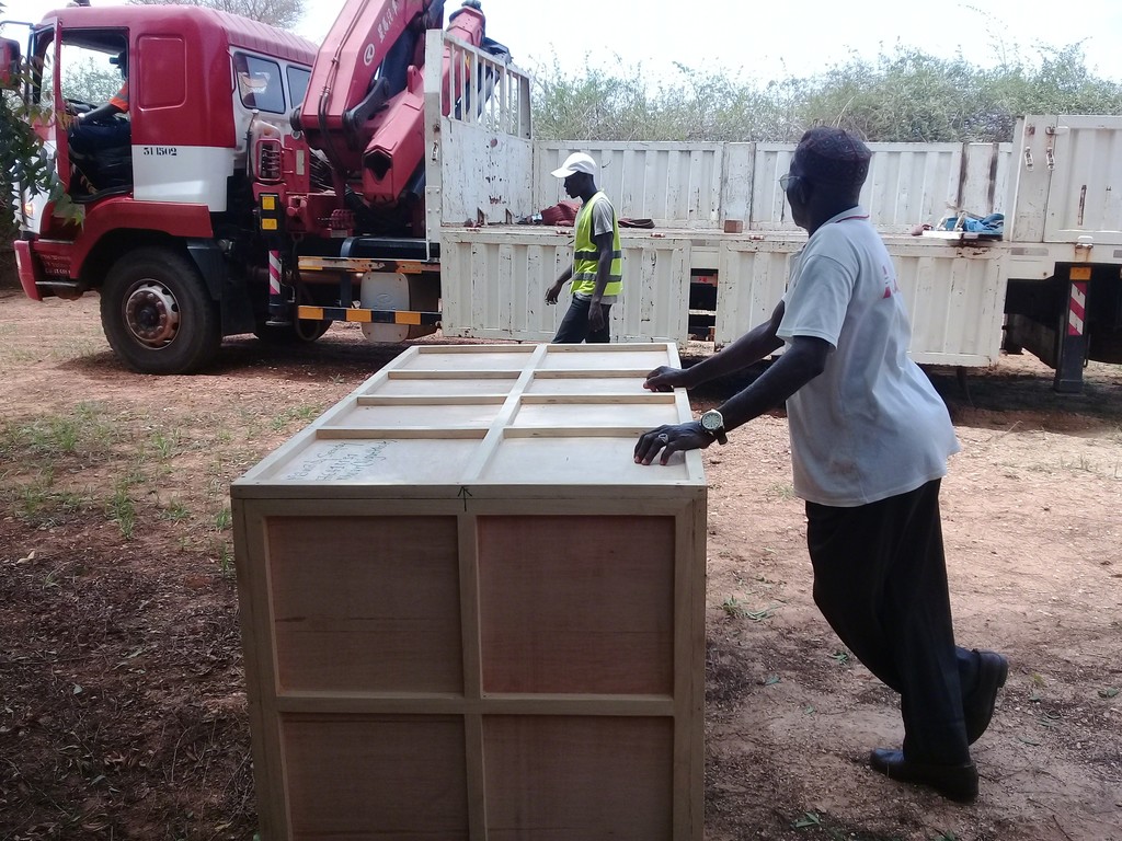 Crate leaves Seydi's studio in Senegal, july 2018 Crate leaves Seydi's studio in Senegal, july 2018