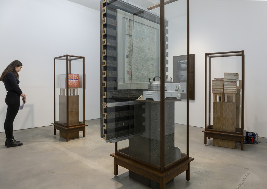 Installation view, 'Reinhard Mucha Unnötig - Das Ende vom Lied', Sprüth Magers Berlin, April 27 - July 27, 2019; Photography: Timo Ohler Installation view, 'Reinhard Mucha Unnötig - Das Ende vom Lied', Sprüth Magers Berlin, April 27 - July 27, 2019; Photography: Timo Ohler