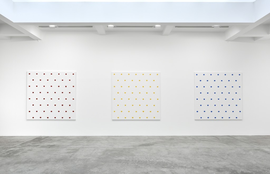 Niele Toroni, En passant; Installation View; Galerie Marian Goodman, Paris; March 5 – April 16, 2016 Niele Toroni, En passant; Installation View; Galerie Marian Goodman, Paris; March 5 – April 16, 2016