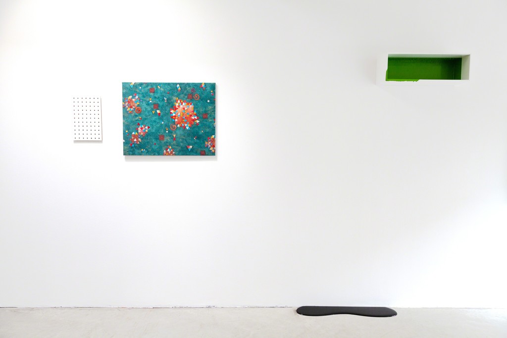 exhibition view Chosen from the Collector's List at DAS ESSZIMMER: (left) Tom Früchtl, (right and on floor) Rainer Splitt | image: ©das_esszimmer exhibition view Chosen from the Collector's List at DAS ESSZIMMER: (left) Tom Früchtl, (right and on floor) Rainer Splitt | image: ©das_esszimmer