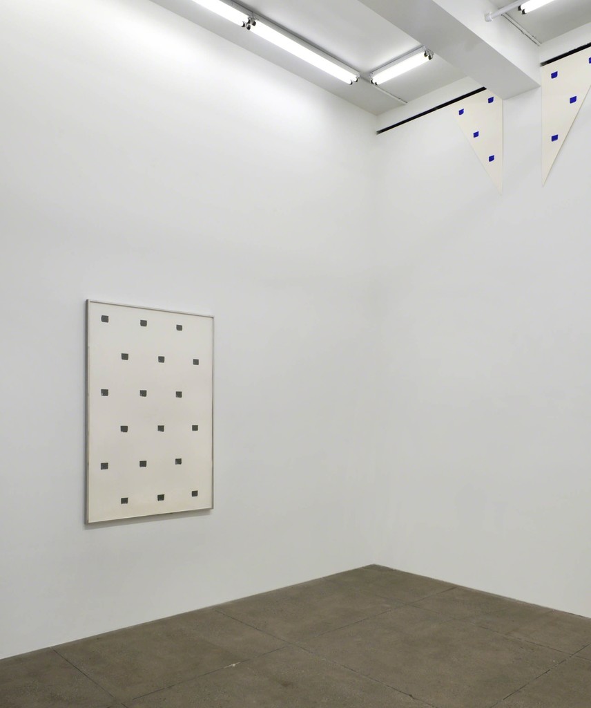 Niele Toroni
Installation View
Marian Goodman Gallery, New York
June 6 – July 30, 2015 Niele Toroni
Installation View
Marian Goodman Gallery, New York
June 6 – July 30, 2015