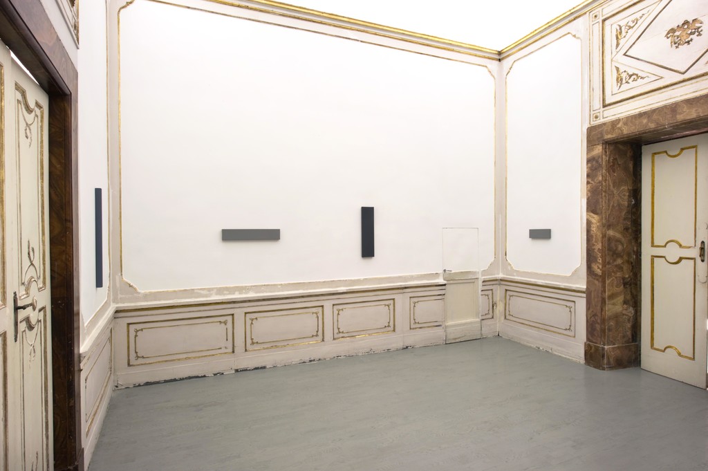 Alan Charlton - partial view of the exhibition - February 2013 - Galleria Alfonso Artiaco, Napoli Alan Charlton - partial view of the exhibition - February 2013 - Galleria Alfonso Artiaco, Napoli